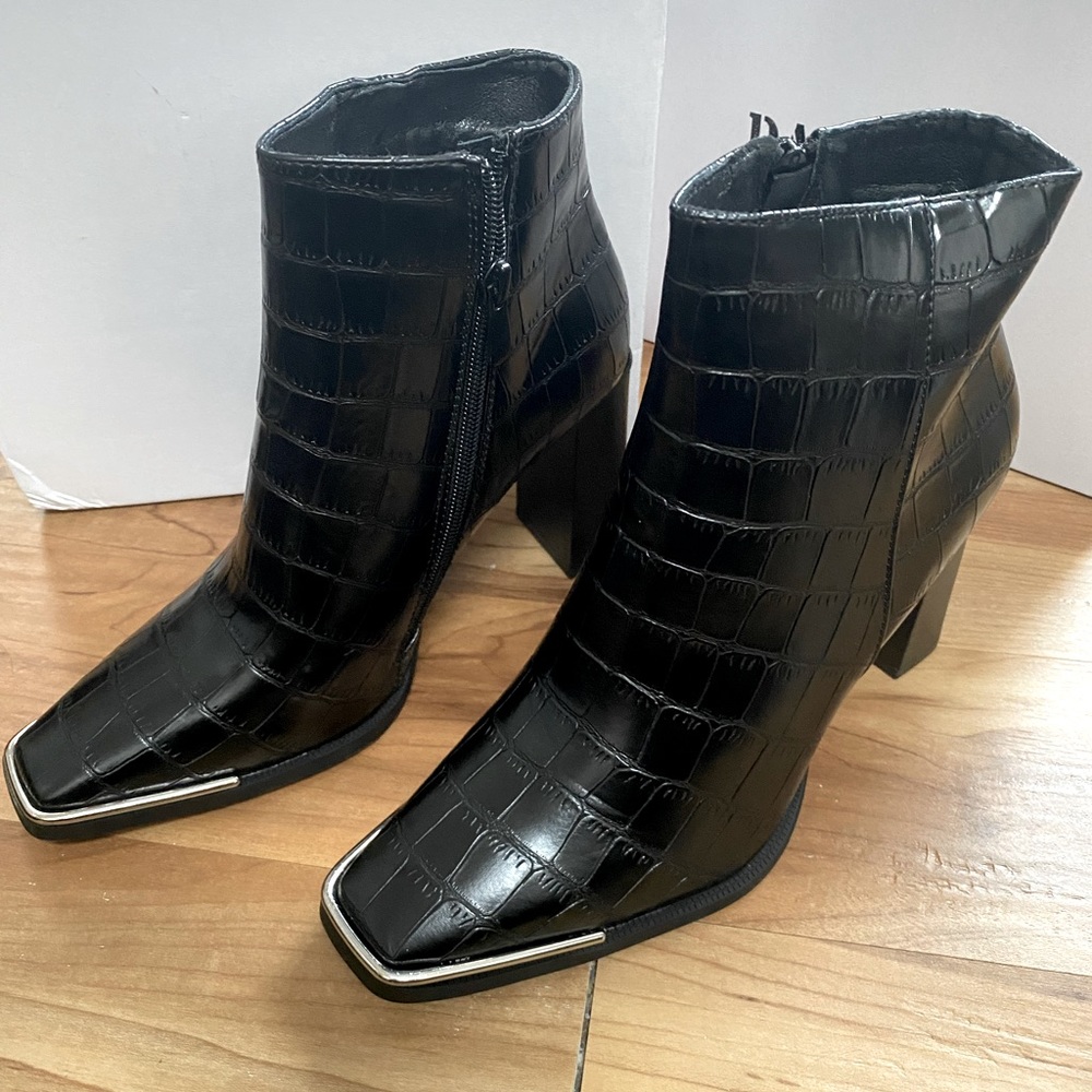 Brand new and never worn black croc boots with silver detail ✨
